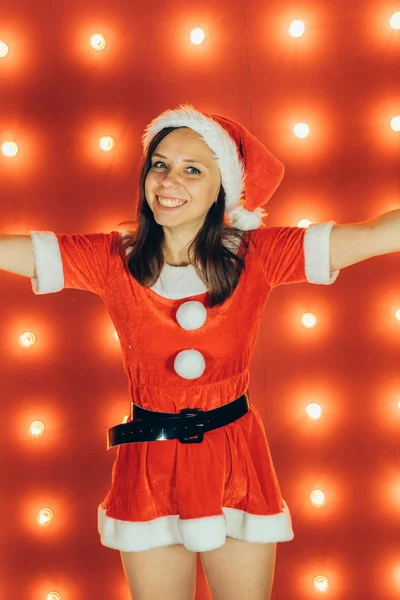Вечеринка Празднование Рождество Новый Год Красивая Девушка Красной Шляпе Санта — стоковое фото