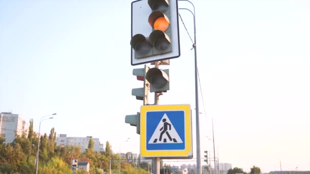Verkeerslichten Met Rood Signaal Tijdteller Traffic Light Opknoping Weg Met — Stockvideo