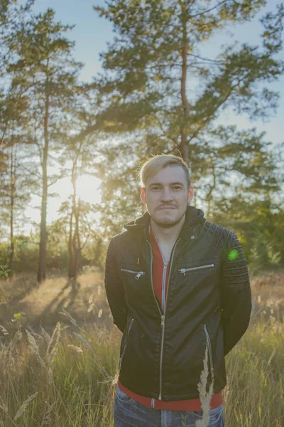 Young Guy Beard Leather Jacket Walks City Park Emotional Portrait — Stock Photo, Image