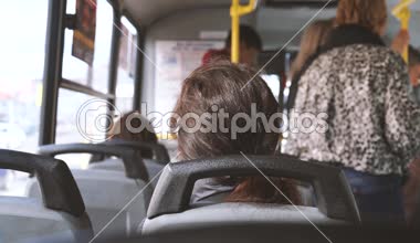 Otobüs içinde gelen yolcu otobüsünde, eski halk otobüsü, insanlarda görüntülemek