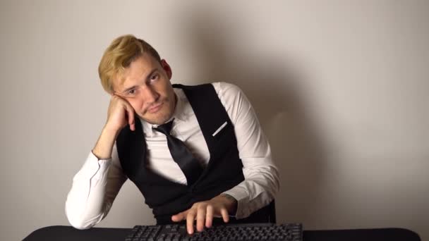 Young Office Businessman Working Desktop Computer Smiling Business Man Typing — Stock Video