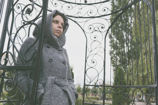 Girl Coat Posing Autumn Gloomy Weather Peering Thoughtfully Distance Concept — Stock Photo, Image