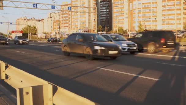 Carretera Con Corriente Coches Por Noche Paisaje Urbano Cronograma — Vídeos de Stock