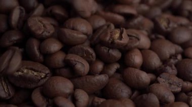 kahve çekirdekleri makro. Brown kahve çekirdekleri kavrulmuş. Kahve çekirdekleri closeup çekim. Birçok kahve çekirdekleri.