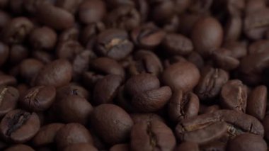 kahve çekirdekleri makro. Brown kahve çekirdekleri kavrulmuş. Kahve çekirdekleri closeup çekim. Birçok kahve çekirdekleri.