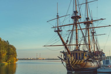 Çarlık döneminden kalma ahşap eski bir gemi Havana 'da demirlemiş.