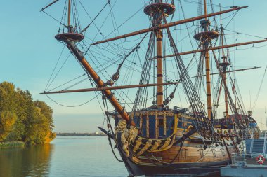 Çarlık döneminden kalma ahşap eski bir gemi Havana 'da demirlemiş.