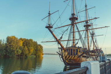 Çarlık döneminden kalma ahşap eski bir gemi Havana 'da demirlemiş.