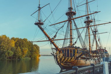 Çarlık döneminden kalma ahşap eski bir gemi Havana 'da demirlemiş.