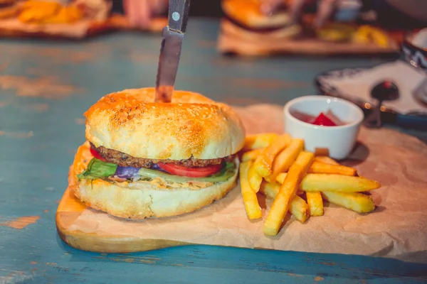 Hamburger Orientalischen Stil Mit Pommes Frites Und Soße — Stockfoto