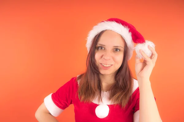 Retrato Uma Jovem Vestida Papai Noel Fundo Laranja Feliz Ano — Fotografia de Stock