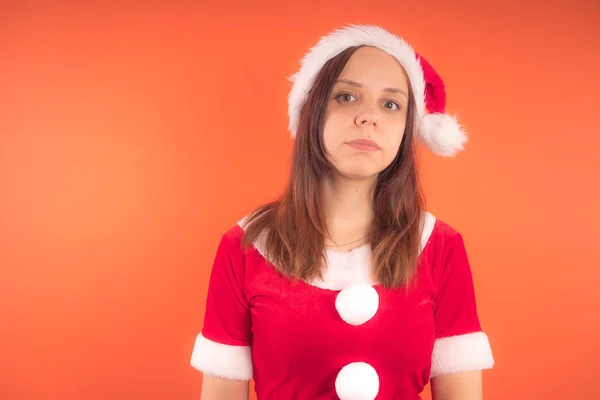 Retrato Uma Jovem Vestida Papai Noel Fundo Laranja Feliz Ano — Fotografia de Stock