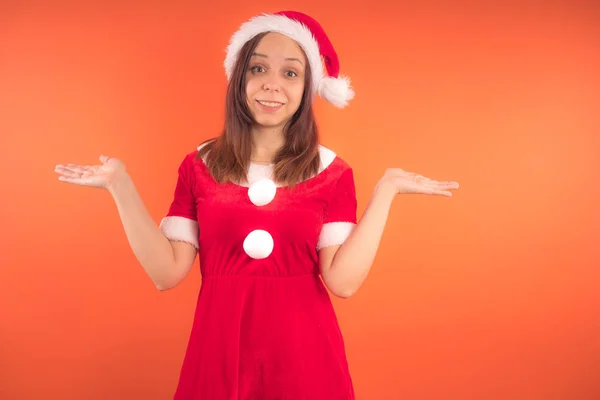 Retrato Uma Jovem Vestida Papai Noel Fundo Laranja Feliz Ano — Fotografia de Stock