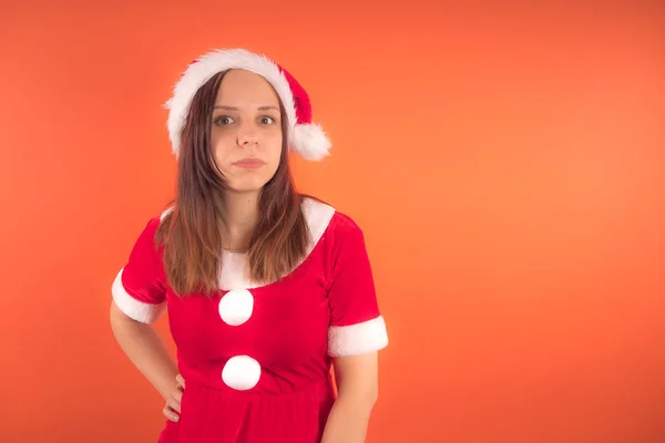 Retrato Uma Jovem Vestida Papai Noel Fundo Laranja Feliz Ano — Fotografia de Stock