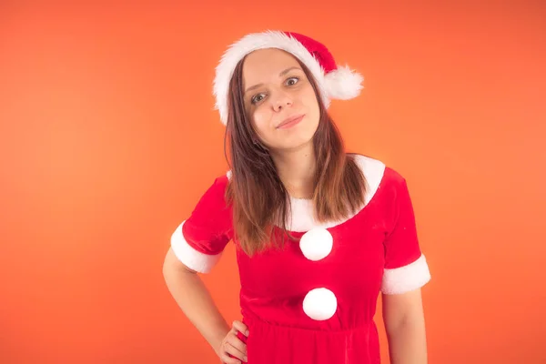 Ritratto Una Giovane Ragazza Vestita Babbo Natale Sfondo Arancione Felice — Foto Stock