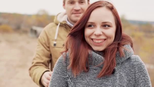 Pareja Amantes Naturaleza Chico Chica Amor Relaciones Sentimientos Amantes Enfoque — Vídeo de stock