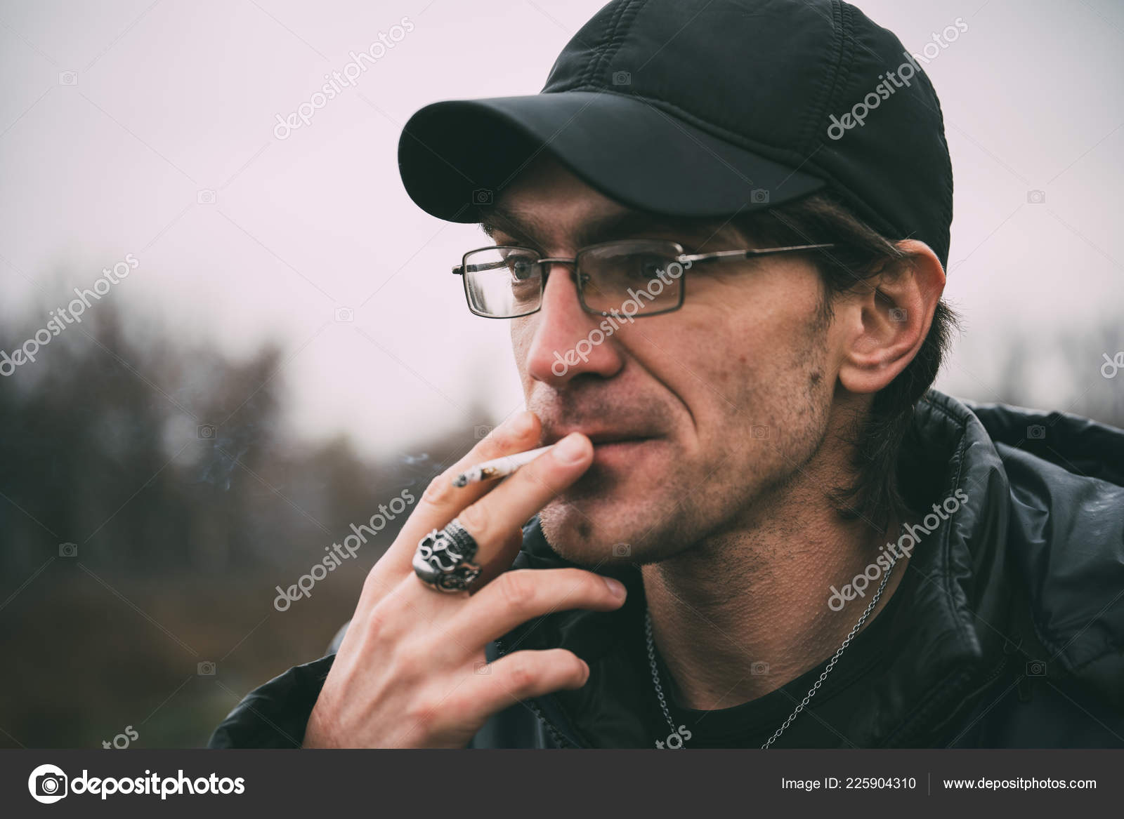 Imágenes de Weed phone libres de derechos | DepositPhotos, image size:1600x1167