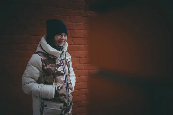 Flicka Poserar Gatan Student Gångkläder Vintern Gatan Stil Känslomässiga Porträtt — Stockfoto