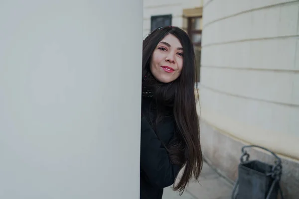 Chica Oriental Caminando Parque Invierno Mujer Con Chaqueta Invierno Bufanda — Foto de Stock