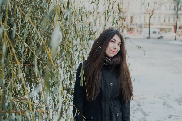 Chica Oriental Caminando Parque Invierno Mujer Con Chaqueta Invierno Bufanda — Foto de Stock