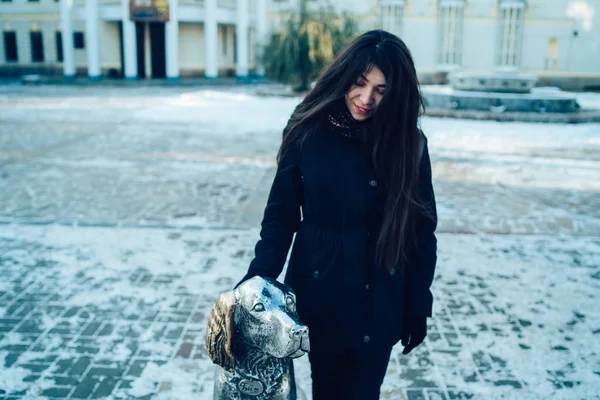 Mädchen Die Winter Park Spazieren Gehen Frau Mit Winterjacke Und — Stockfoto