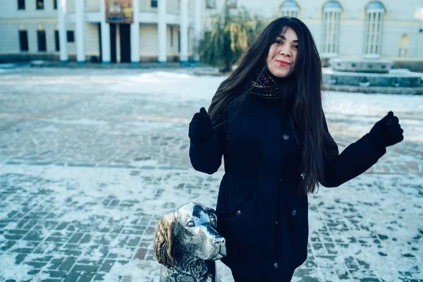 Mädchen Die Winter Park Spazieren Gehen Frau Mit Winterjacke Und — Stockfoto
