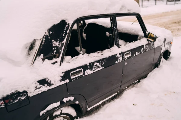 Der Vordere Teil Eines Autos Wurde Nach Einem Schneesturm Schnee — Stockfoto