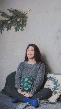 Çekici kız sıcak kazaklı Doğu görünüm