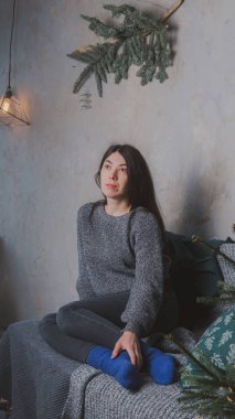 Çekici kız sıcak kazaklı Doğu görünüm