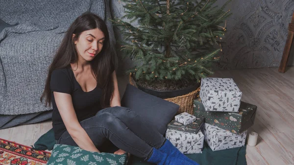 Girl Sits Dreamily Floor Sofa Background Cozy Room Concept Romance — Stock Photo, Image