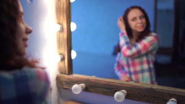 Szép Szexi Lány Közel Tükör Öltözőben Szép Lány Modell Öltözőben — Stock videók
