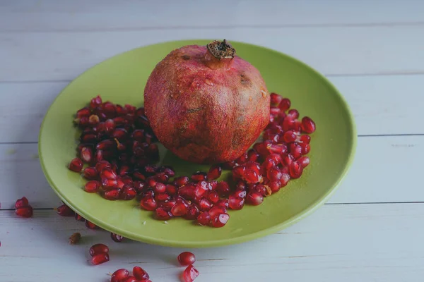 Roter Granatapfel Holzhintergrund Konzept Frisches Gemüse Gesunde Ernährung — Stockfoto