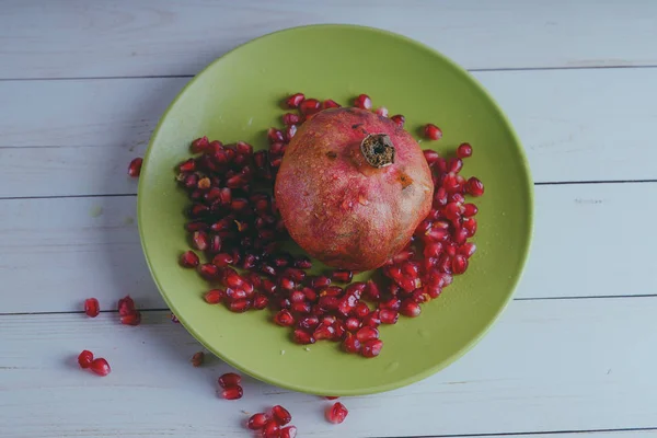 Roter Granatapfel Holzhintergrund Konzept Frisches Gemüse Gesunde Ernährung — Stockfoto