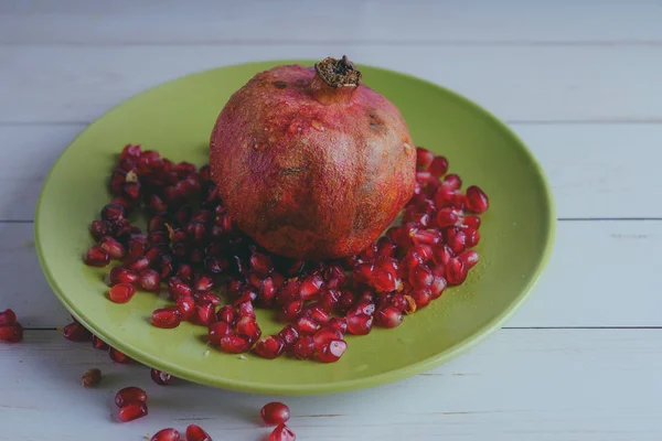 Roter Granatapfel Holzhintergrund Konzept Frisches Gemüse Gesunde Ernährung — Stockfoto