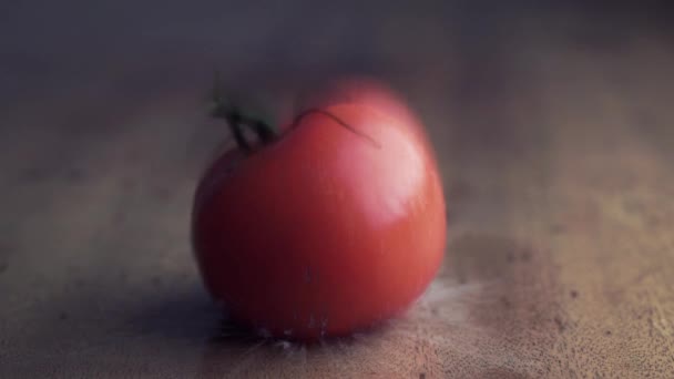 Ahşap Arka Plan Üzerinde Kırmızı Domates Kavramı Taze Sebze Sağlıklı — Stok video