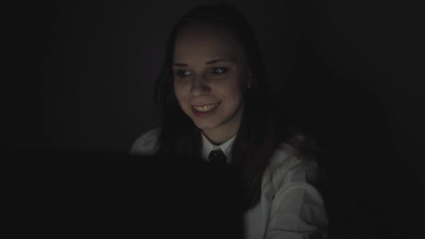 Ragazza Receptionist Lavoro Attraente Giovane Donna Affari Che Lavora Notte — Video Stock