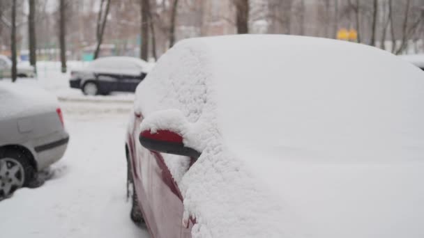 Передня Частина Машини Похована Снігу Після Хуртовини Автомобіль Вкритий Снігом — стокове відео