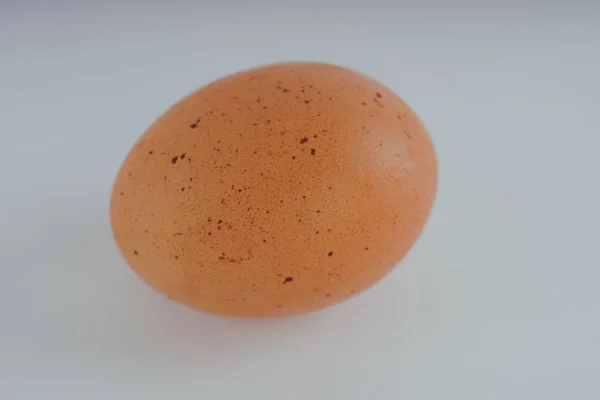 Куряче Яйце Крупним Планом Білому Ізольовані — стокове фото