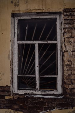 Eski ezmek camda terk edilmiş eski bir bina. Eski binaların iç eski ve pis duvarına.