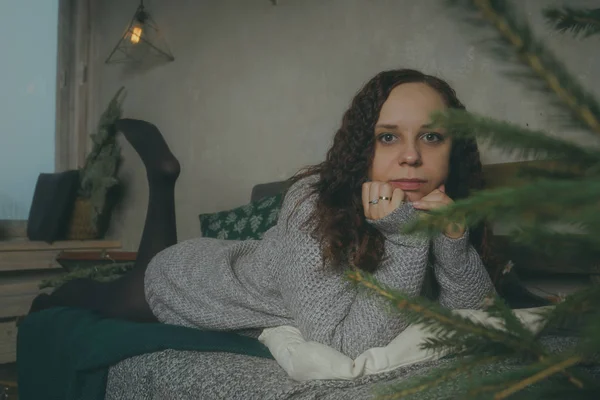 Concepto Invierno Linda Chica Joven Suéter Punto Gris Hermosa Mujer — Foto de Stock