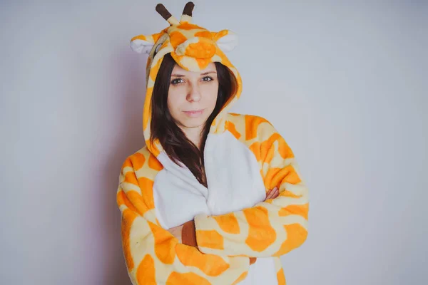 Lány Pózol Narancssárga Pizsama Diák Tiszta Bőr Hosszú Haj Hazai — Stock Fotó