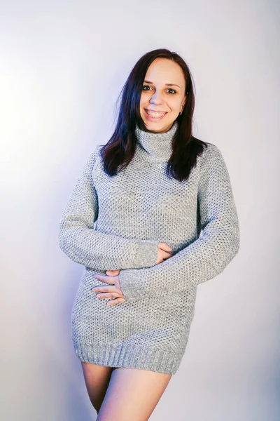 Young Girl Sweater Posing Gray Wall Woman Dressed Warm Sweater — Stock Photo, Image