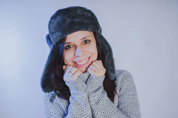 Retrato Emocional Una Chica Rodaje Estudio Fotográfico Usando Filtro Azul — Foto de Stock