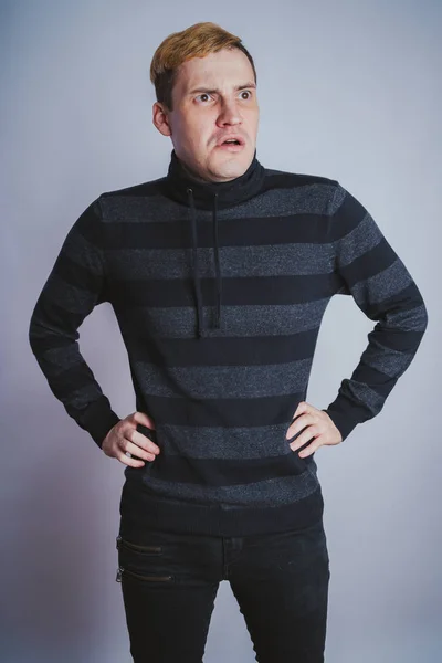 Duygusal Bir Adam Tarzı Kıyafetler Portresi Kazak Kot Pantolon Duygusal — Stok fotoğraf