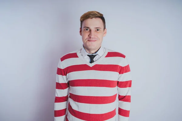 Emocionální Portrét Muže Obchodní Styl Oblečení Tričko Džíny Emocionální Portrét — Stock fotografie
