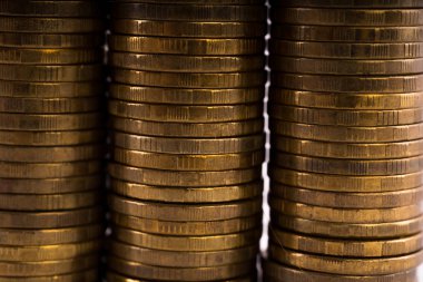 Finansal gayrimenkul, altın sikkeler Konsepti: Emlak yatırımı ve konut kredisi 