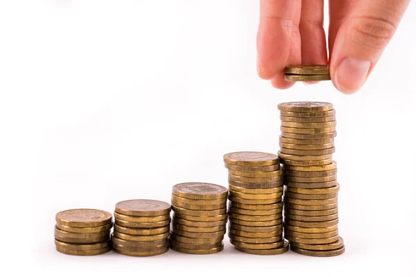 Yükselen altın sikke yığınını durdurun, artan para yatırımı ve beyaz izole edilmiş arka planda artan karı durdurun.