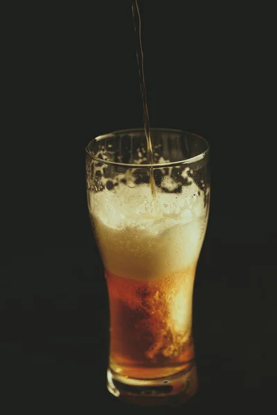 Cerveja Fundo Preto — Fotografia de Stock
