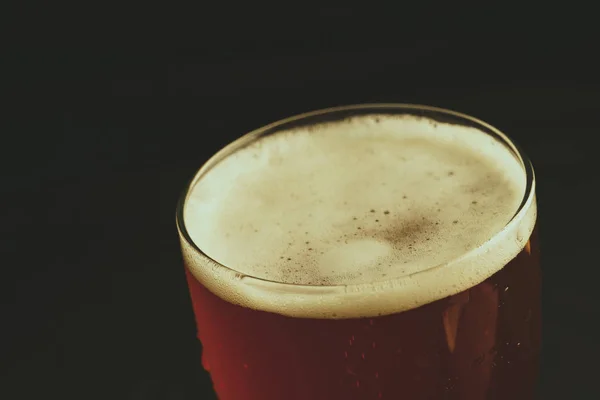 Пиво Черном Фоне — стоковое фото