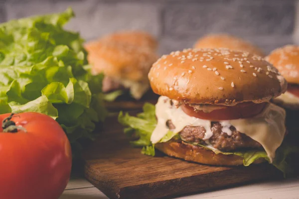 Hambúrgueres Sanduíches Popular Fast Food Para Brunch Almoço — Fotografia de Stock